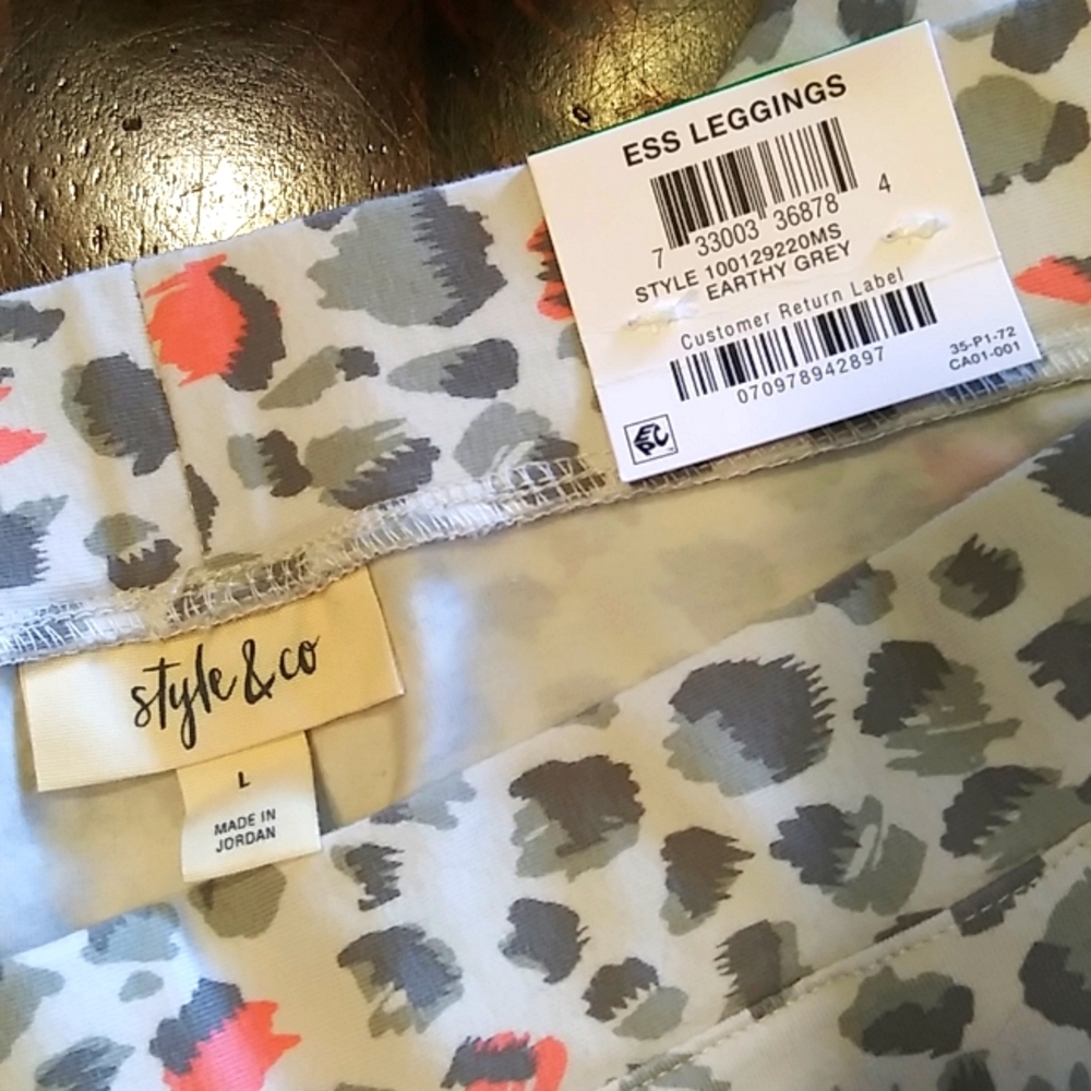NWT Style & Co Leggings Capri Leopard Print Sz L White Grey Coral - Picture 2 of 6
